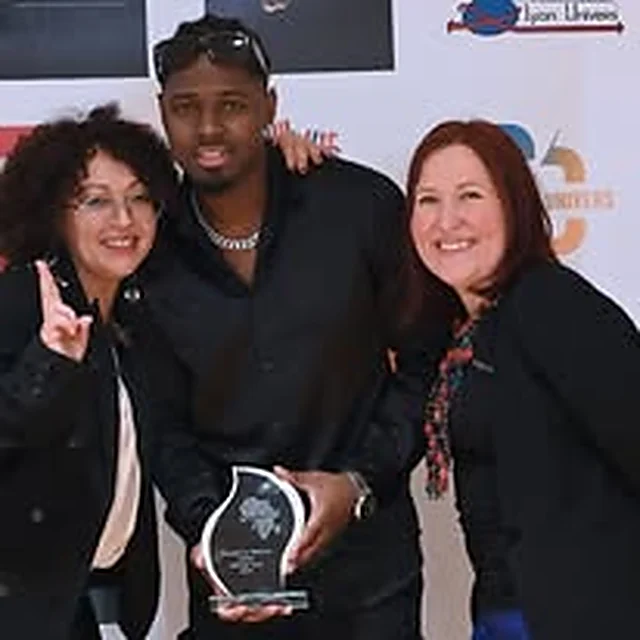 Lauréats avec leur trophée à l’Afro Gala 2024, aux Terrasses du Parc à Villeurbanne