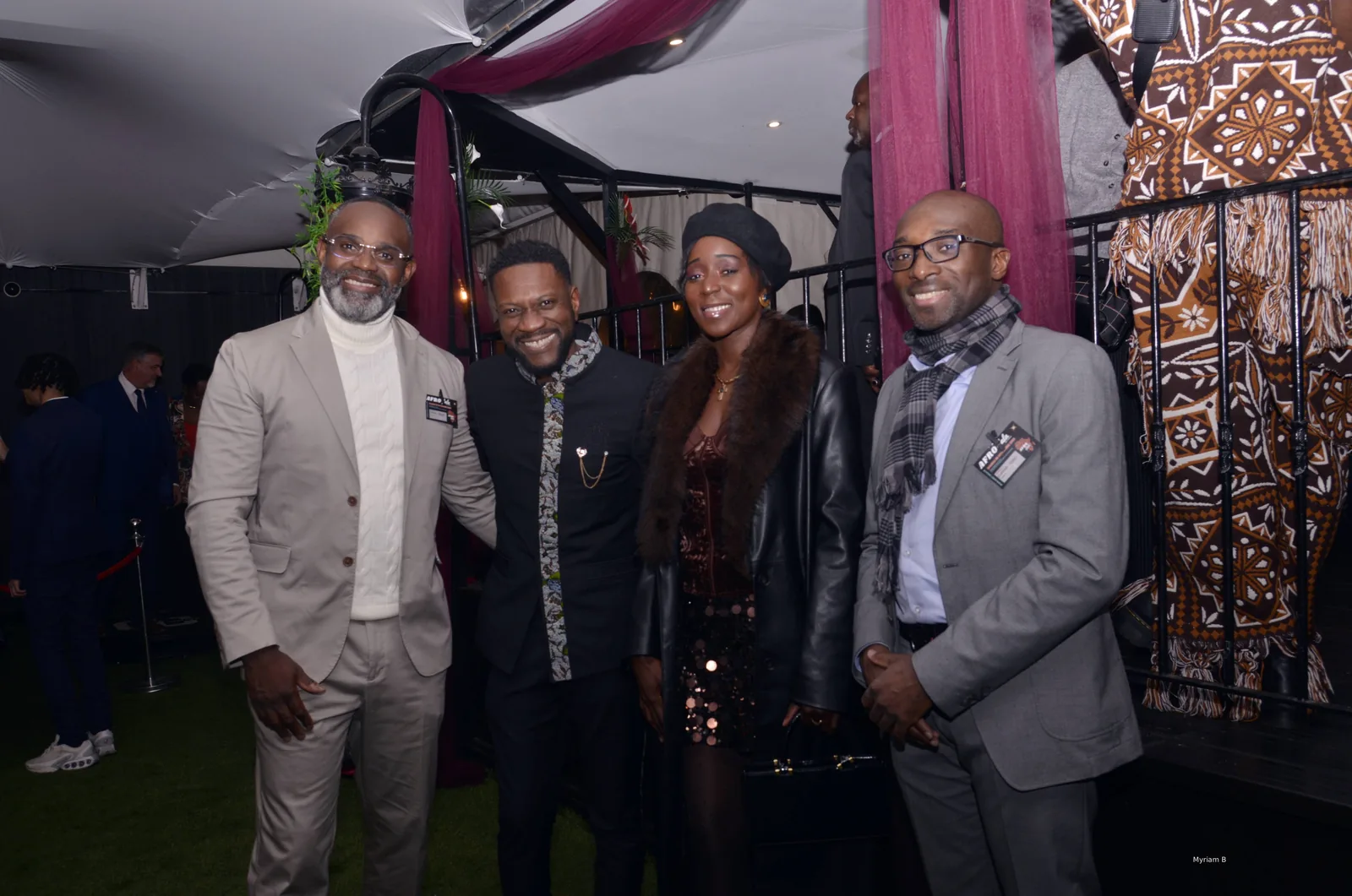 Groupe d’invités pendant la soirée à l’Afro Gala 2025, aux Terrasses du Parc à Villeurbanne